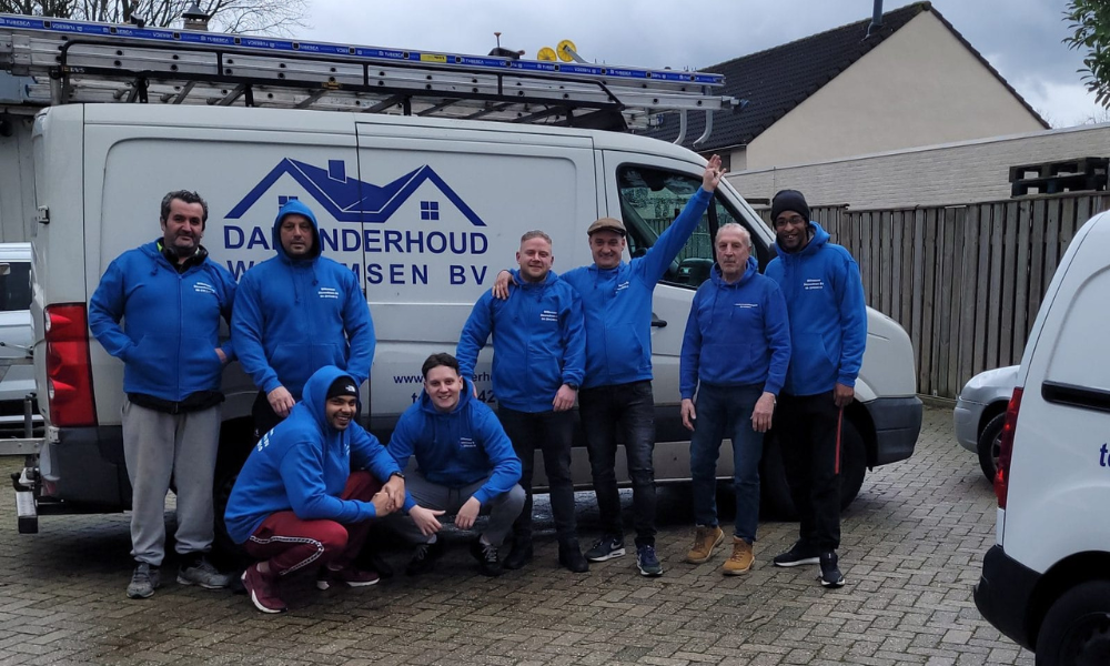 Team voor bedrijfsbus van Dakonderhoud Wintersen BV